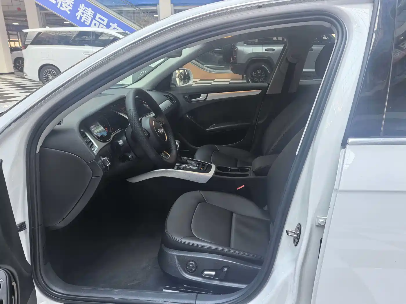 Audi A4L 2013 35 TFSI Automatic Standard фото 9