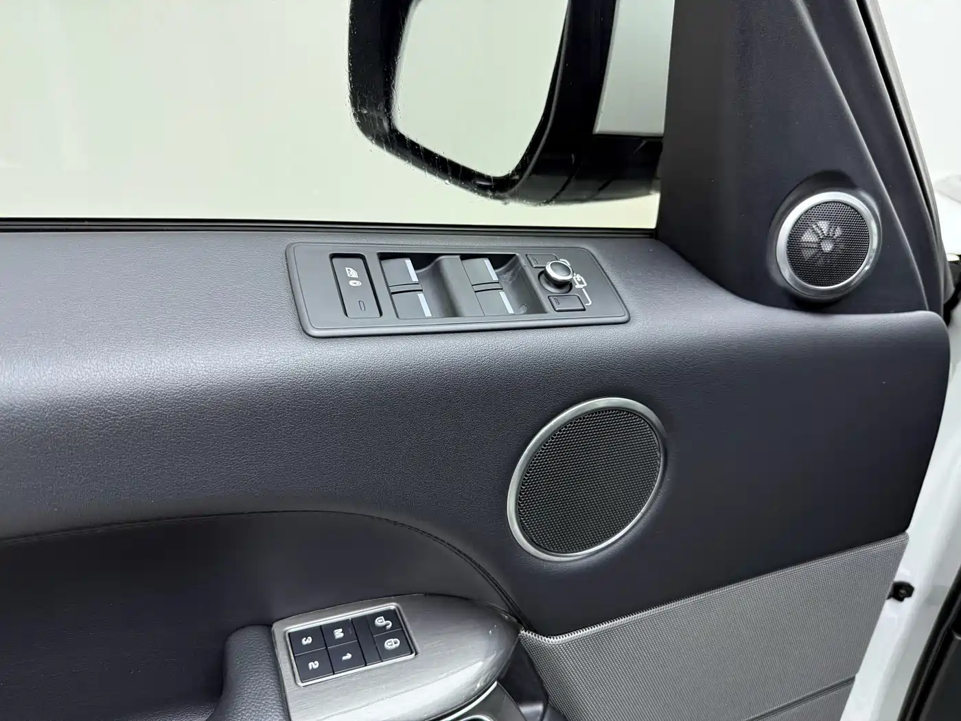 Land Rover Range Rover Sport 2017 3.0 SC V6 SE фото 19