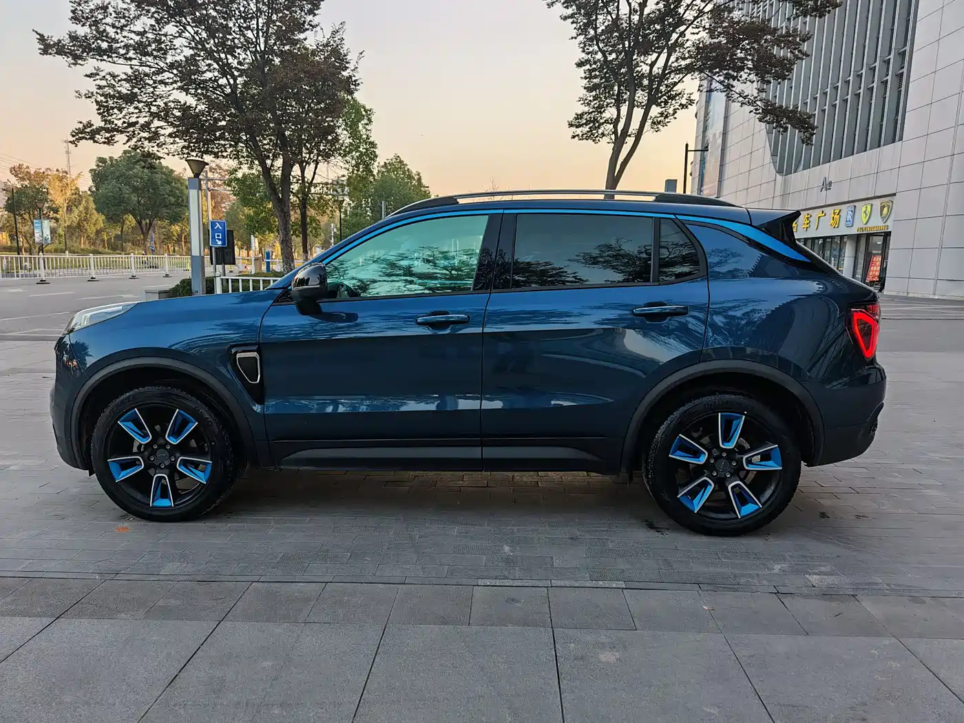 Lynk & Co 01 2019 2.0T 2WD Pro Edition China V фото 8