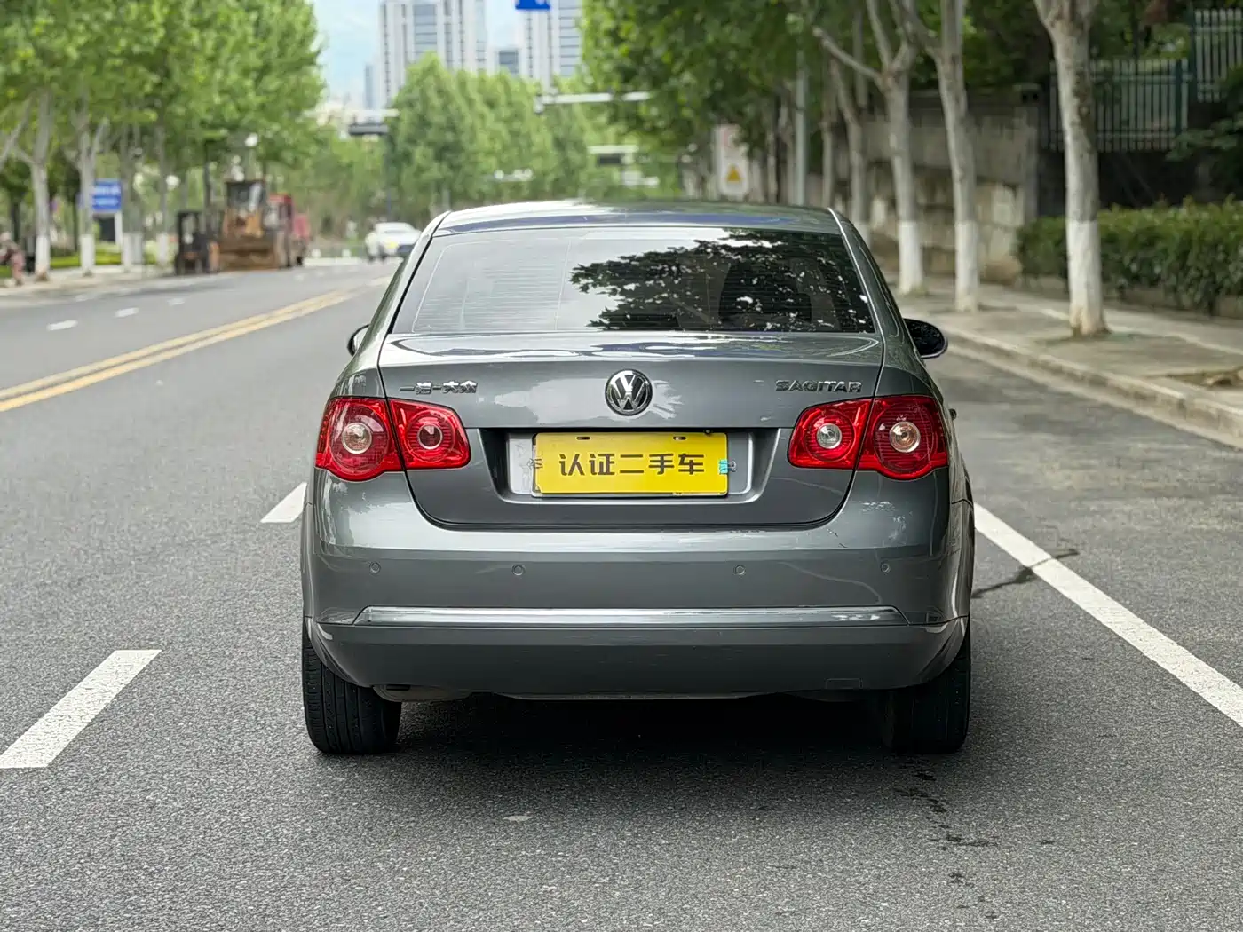 Volkswagen Sagitar 2011 1.6L Automatic Fashion фото 16