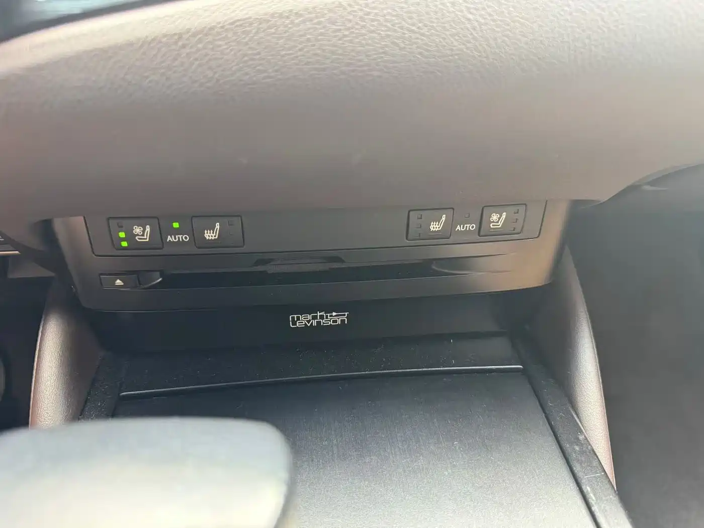 Фото 7 - Lexus ES