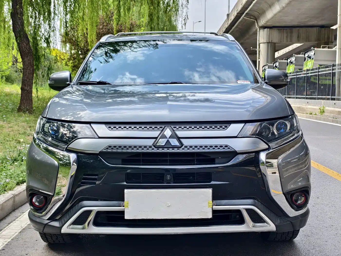 Mitsubishi Outlander 2019 2.4L 4WD Deluxe Edition 5-Seater China VI фото 2