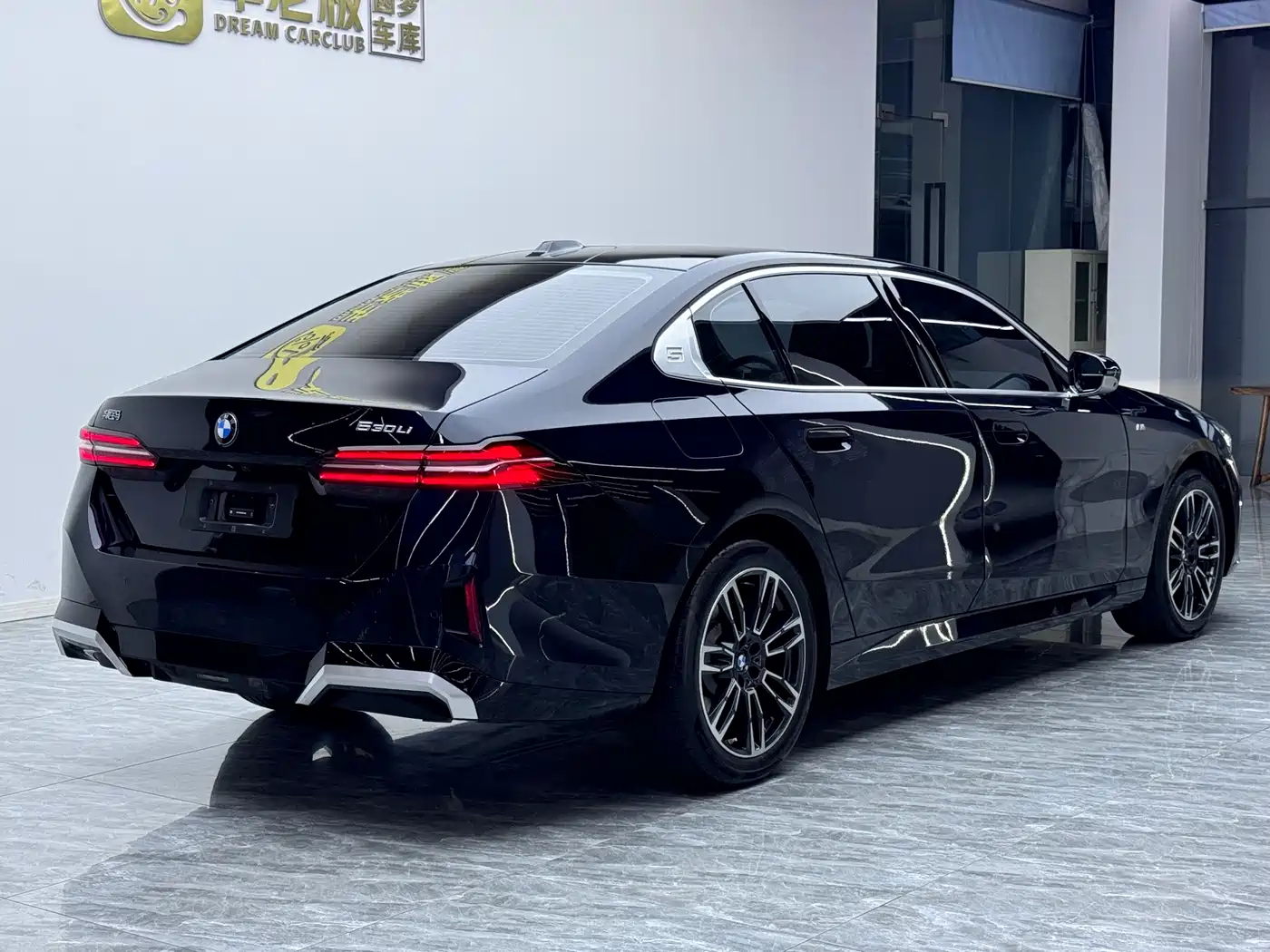 BMW 5 Series 2024 530Li Leading M Sport Package фото 3