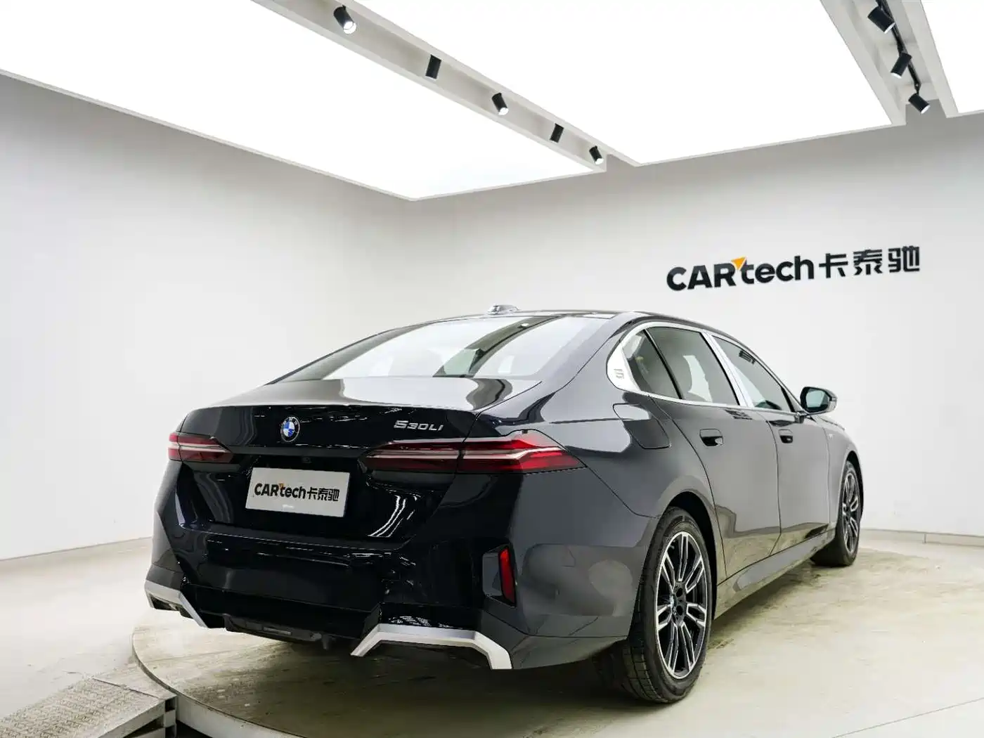 BMW 5 Series 2025 530Li Leading M Sport Package фото 22