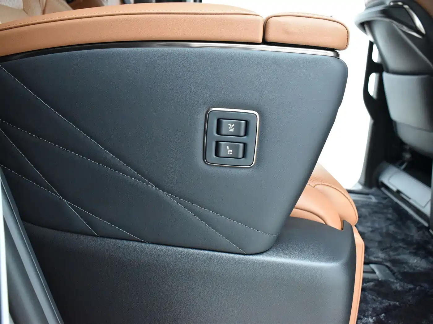 Toyota Vellfire 2026 2025 Crown Hybrid 2.5L Ink Gold Executive Edition
