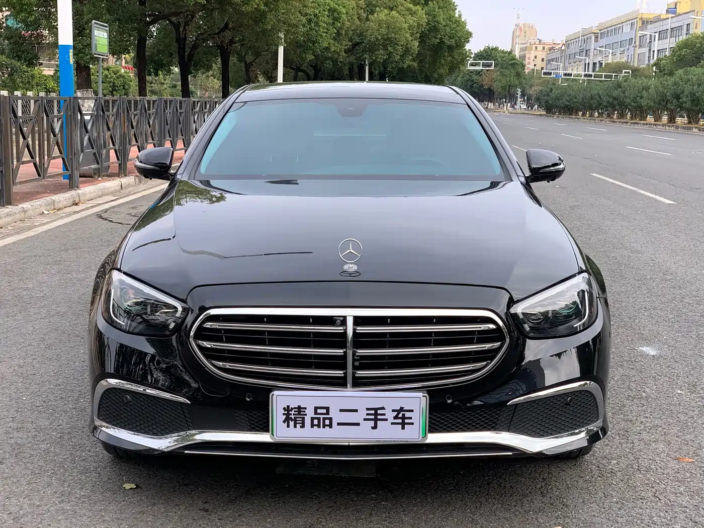 Mercedes-Benz E-Class New Energy 2022 Facelift II E 350 e L Plug-in Hybrid Sedan фото 2