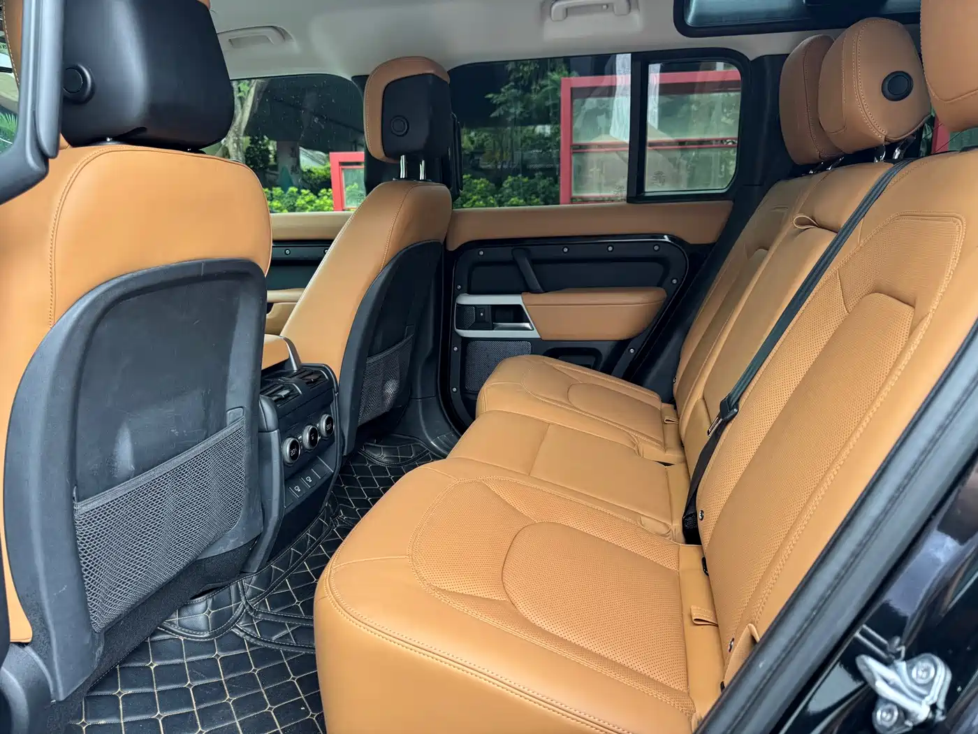 Photo 15 - Land Rover Defender
