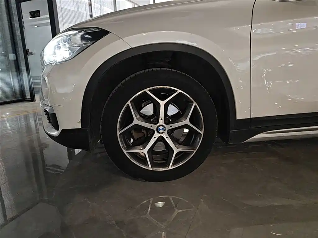 BMW X1 2019 sDrive18Li Premium Model фото 23