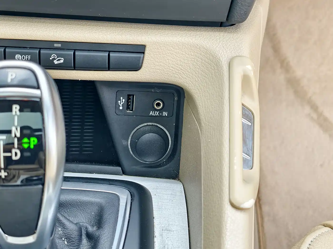 BMW X1 (Import) 2012 Model xDrive28i фото 48