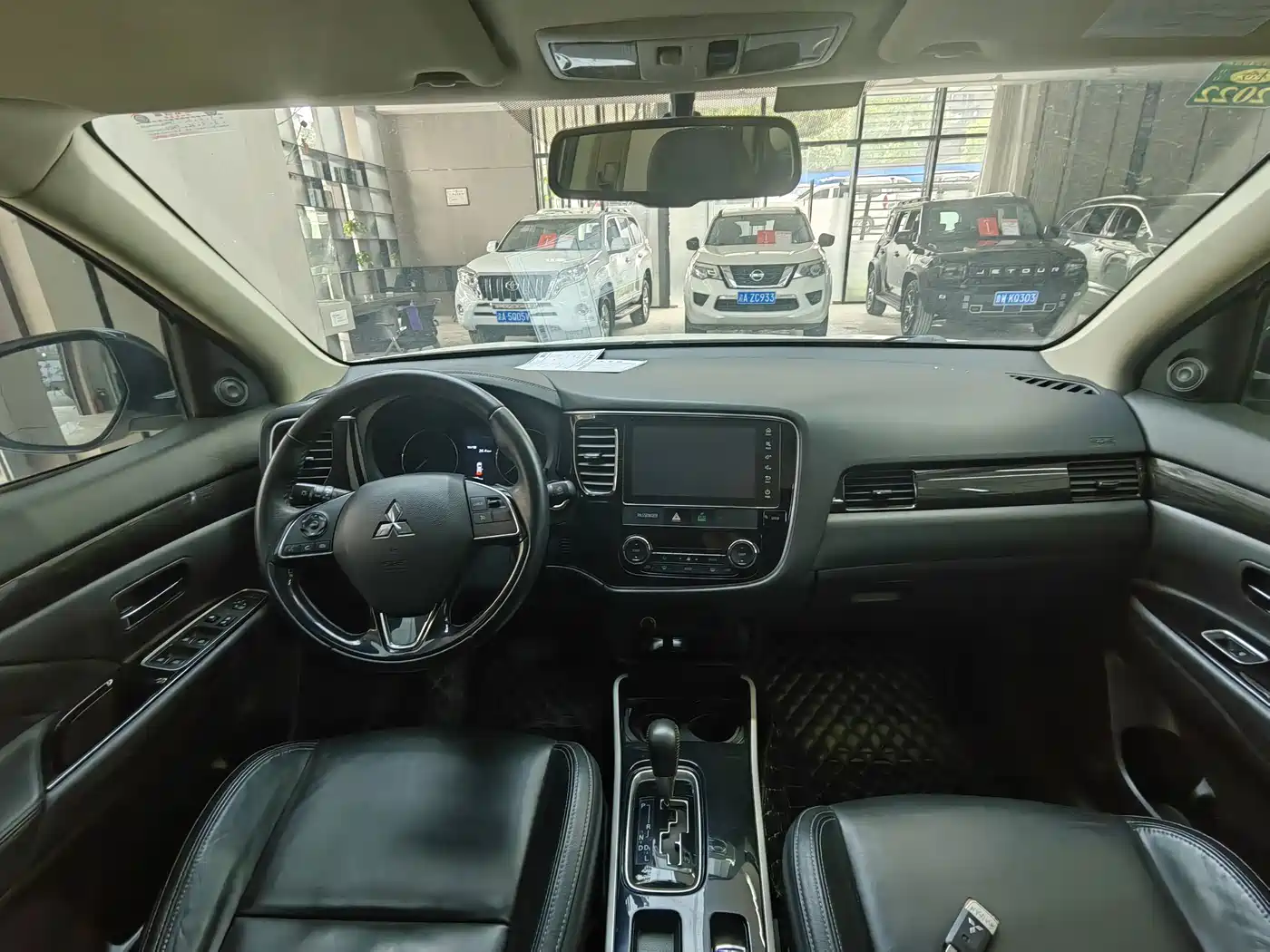 MITSUBISHI OUTLANDER