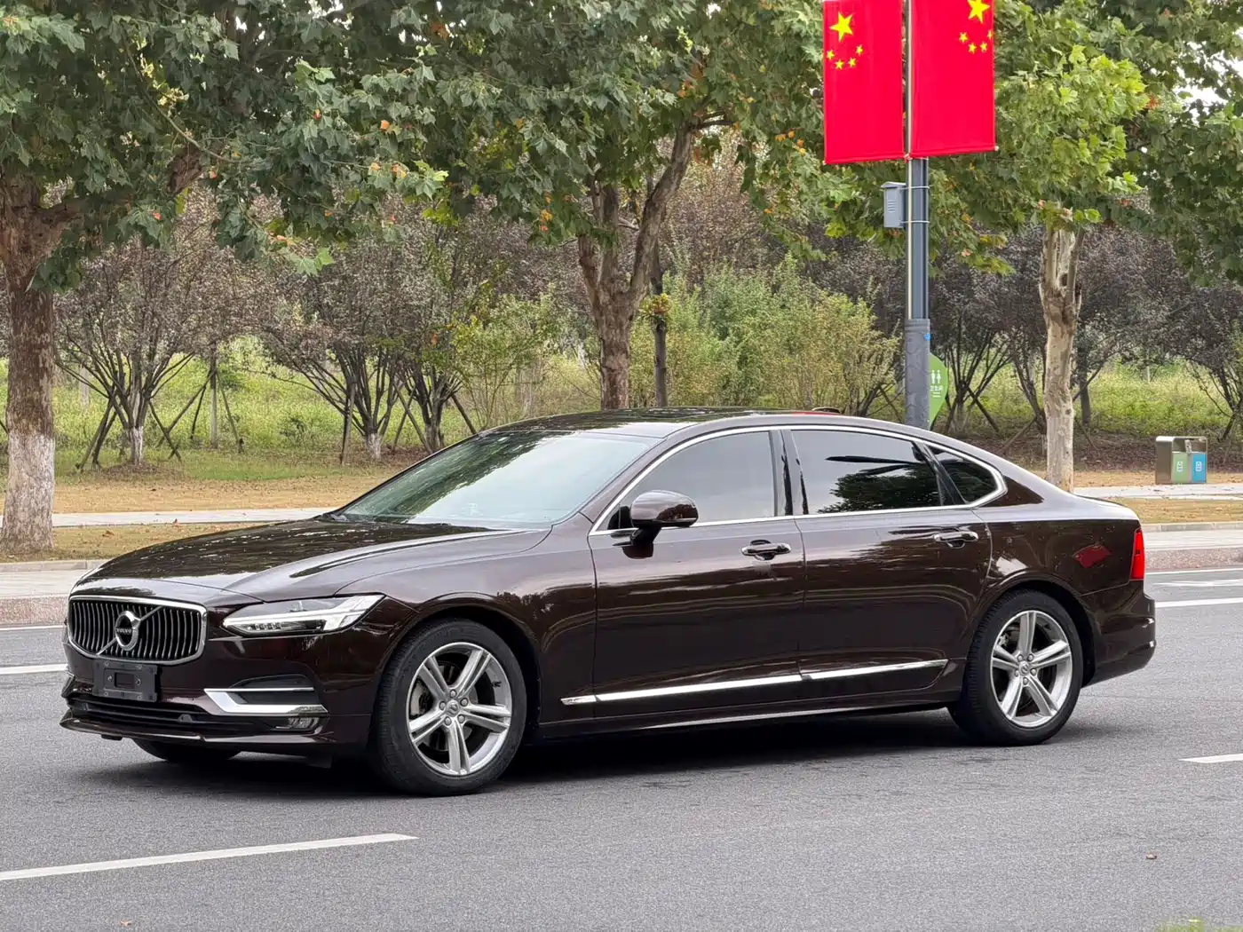 صورة 1 - Volvo S90