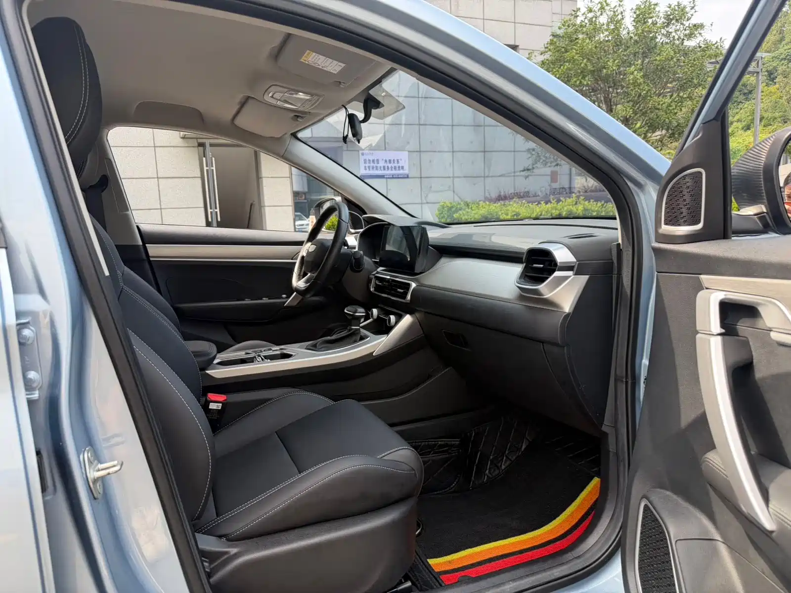 Фото 11 - Geely Coolray