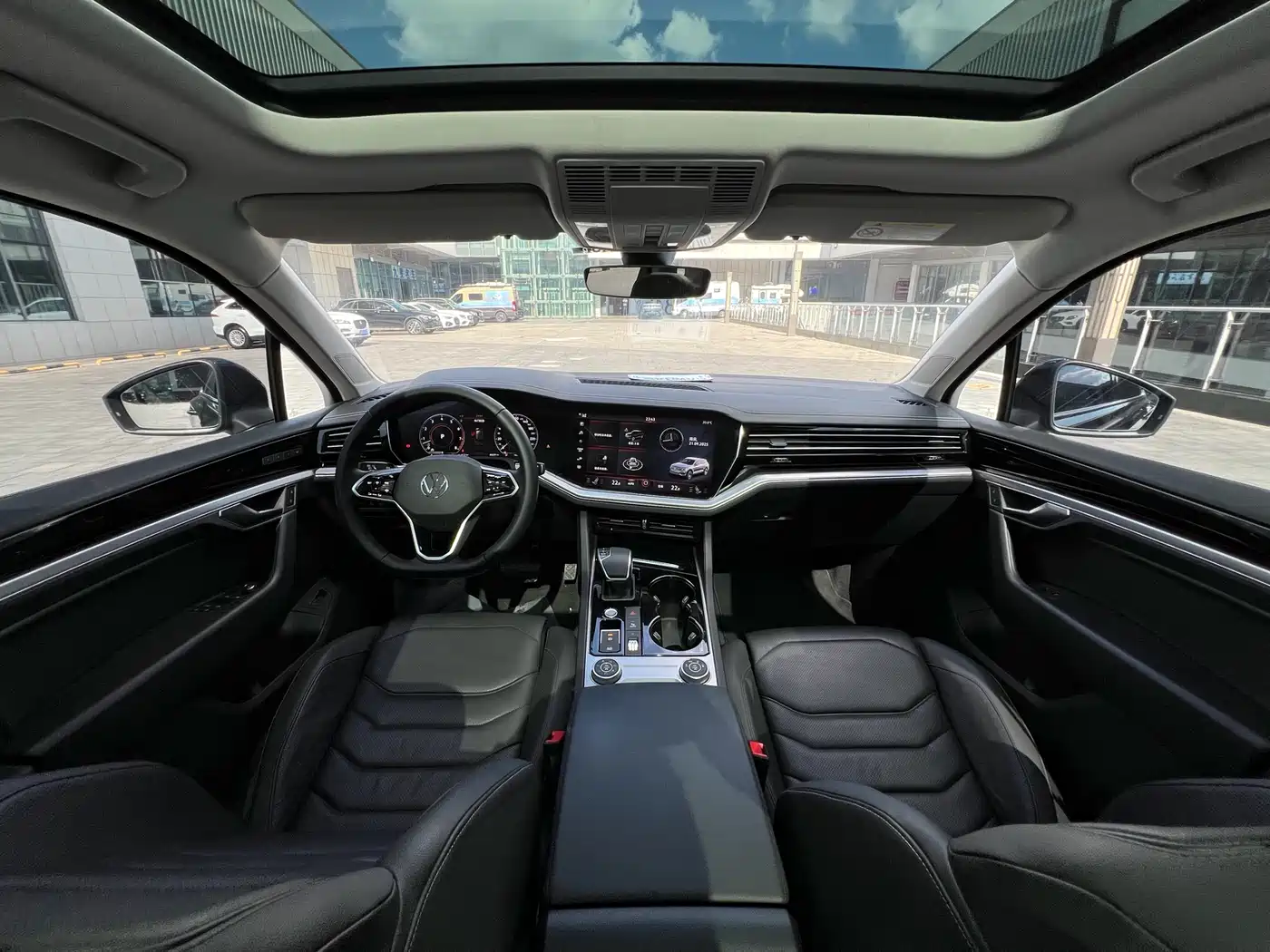 VOLKSWAGEN TOUAREG