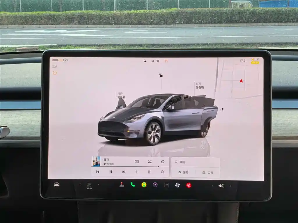 TESLA MODEL Y