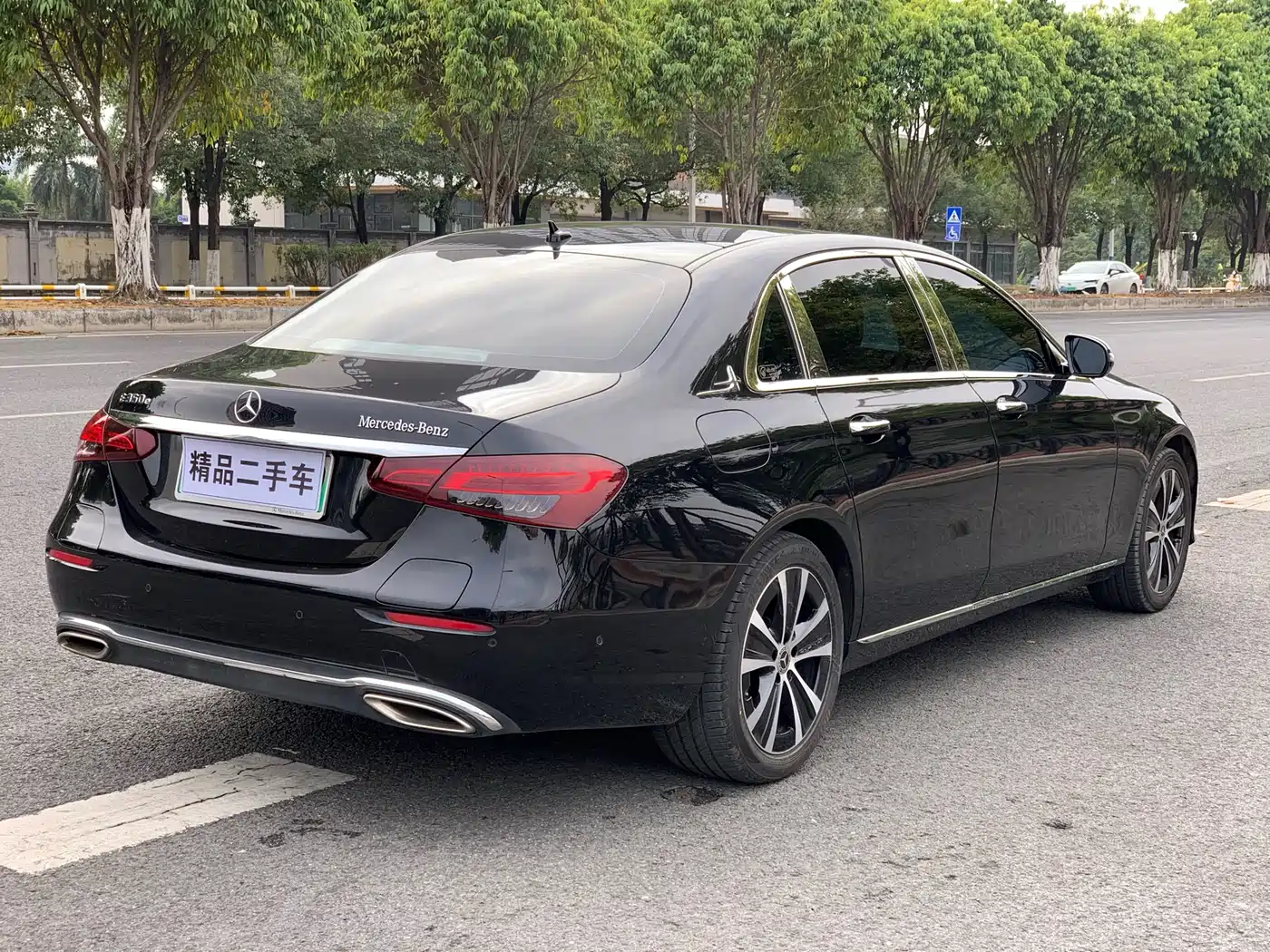 Mercedes-Benz E-Class New Energy 2022 Facelift II E 350 e L Plug-in Hybrid Sedan фото 4