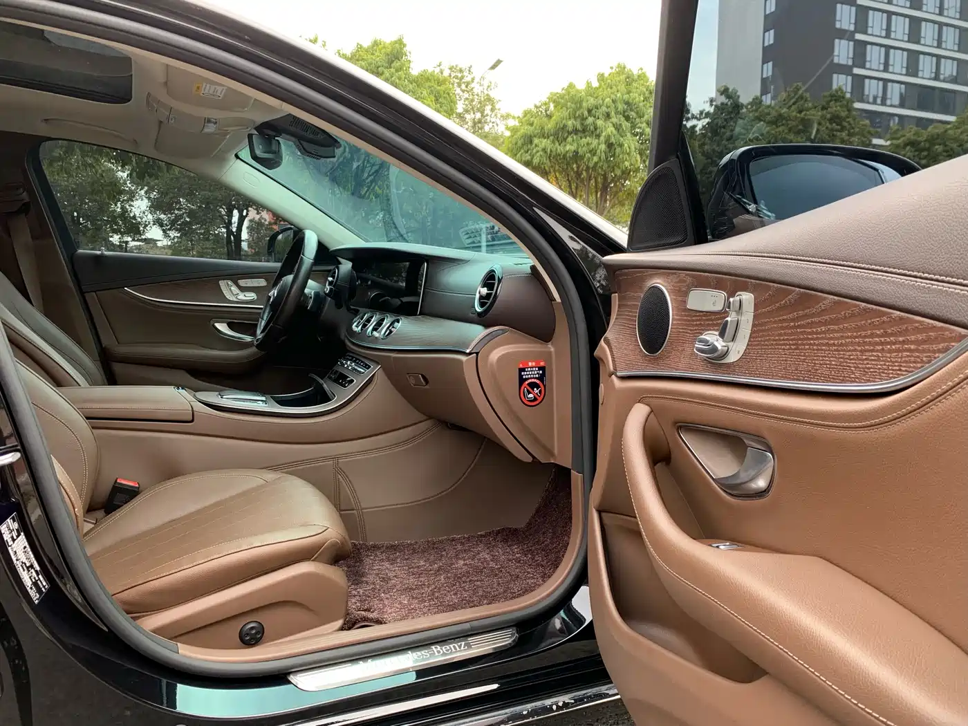 Mercedes-Benz E-Class New Energy 2022 Facelift II E 350 e L Plug-in Hybrid Sedan фото 16