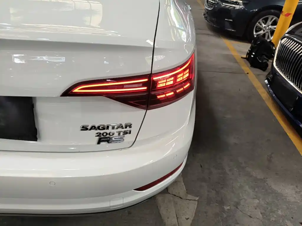 Фото 8 - Volkswagen Sagitar