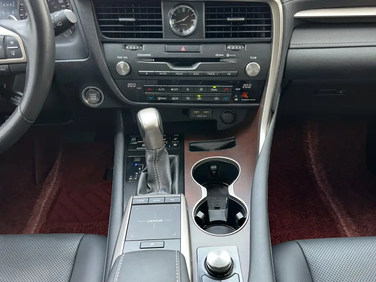 Фото 15 - Lexus RX