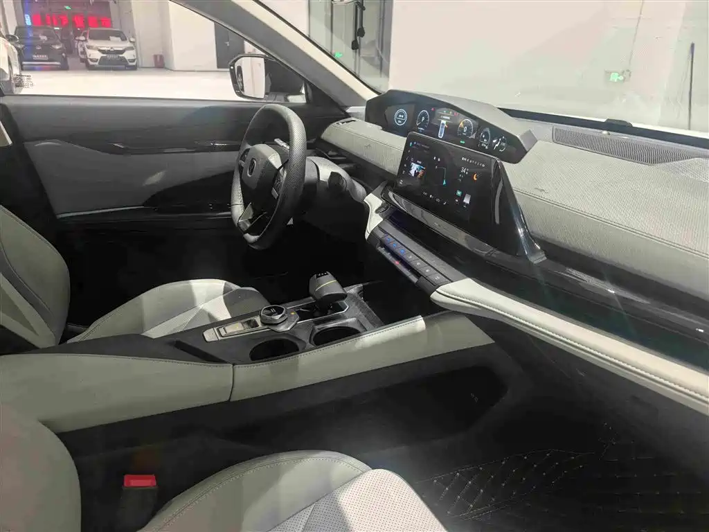 Changan UNI-V iDD 2023 2023 Smart Electric iDD 1.5T 113km Smart Fun Type (Rapid Edition)