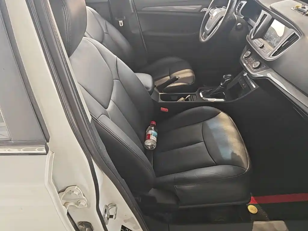 Фото 25 - Roewe 360