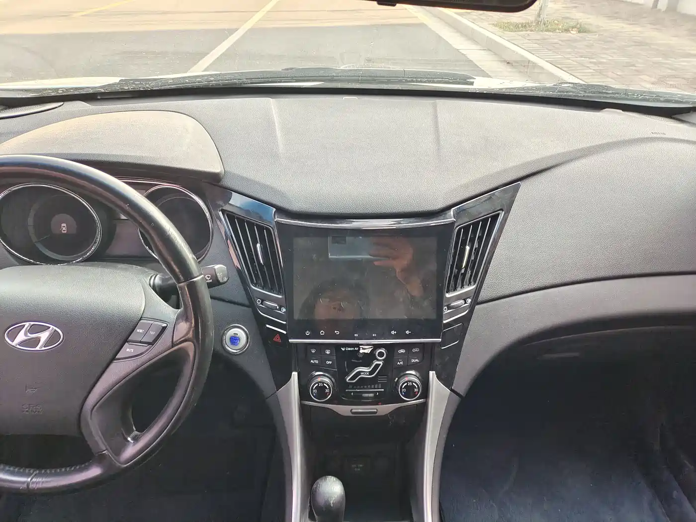 Hyundai Sonata 2015 Classic 2.0L Automatic Luxury Edition фото 9