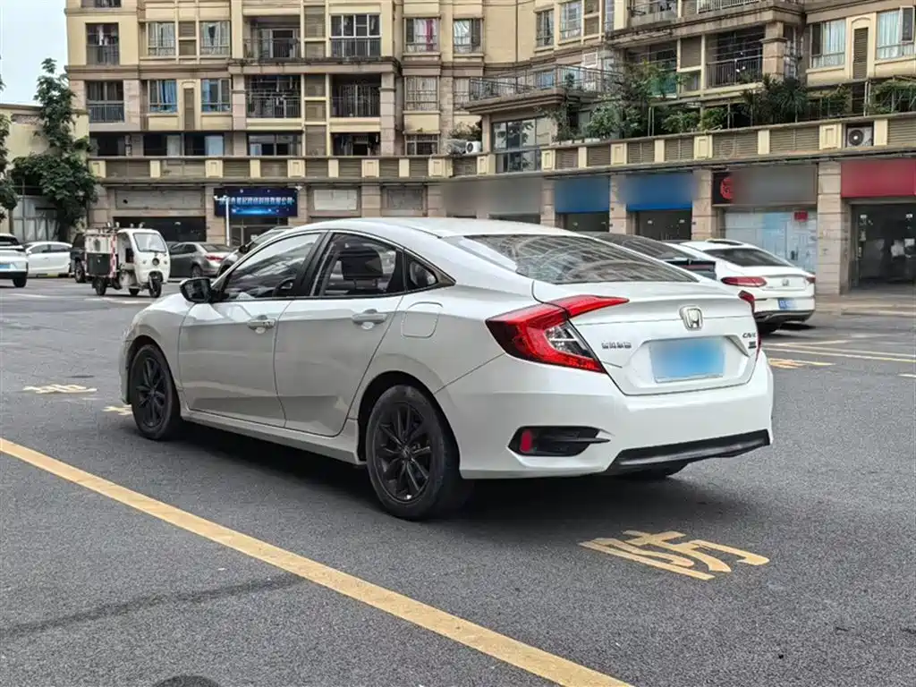 Photo 22 - Honda Civic