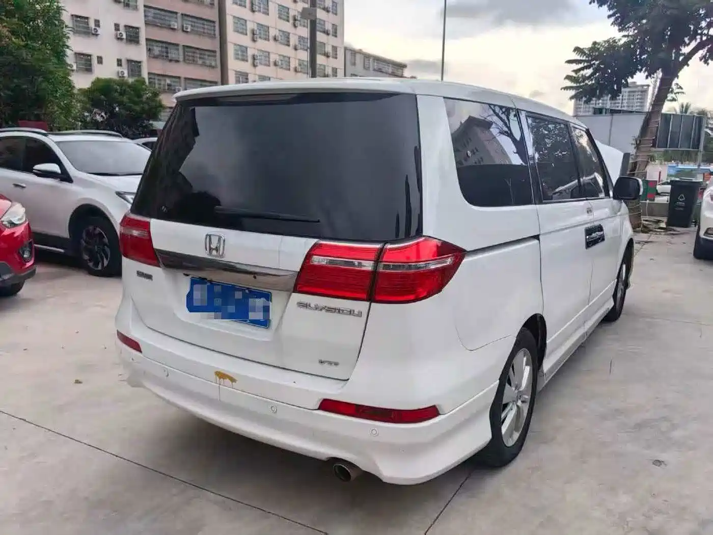 Honda Elysion 2013 2012 2.4L VTi Luxury Edition