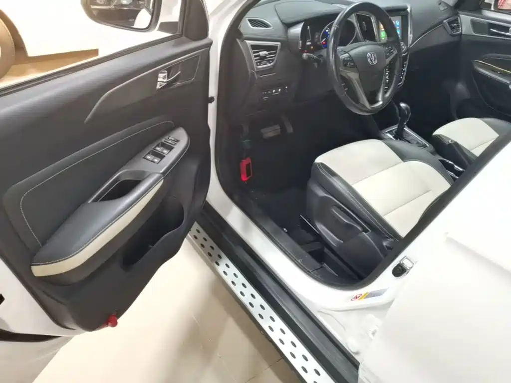 Photo 16 - Changan CS35