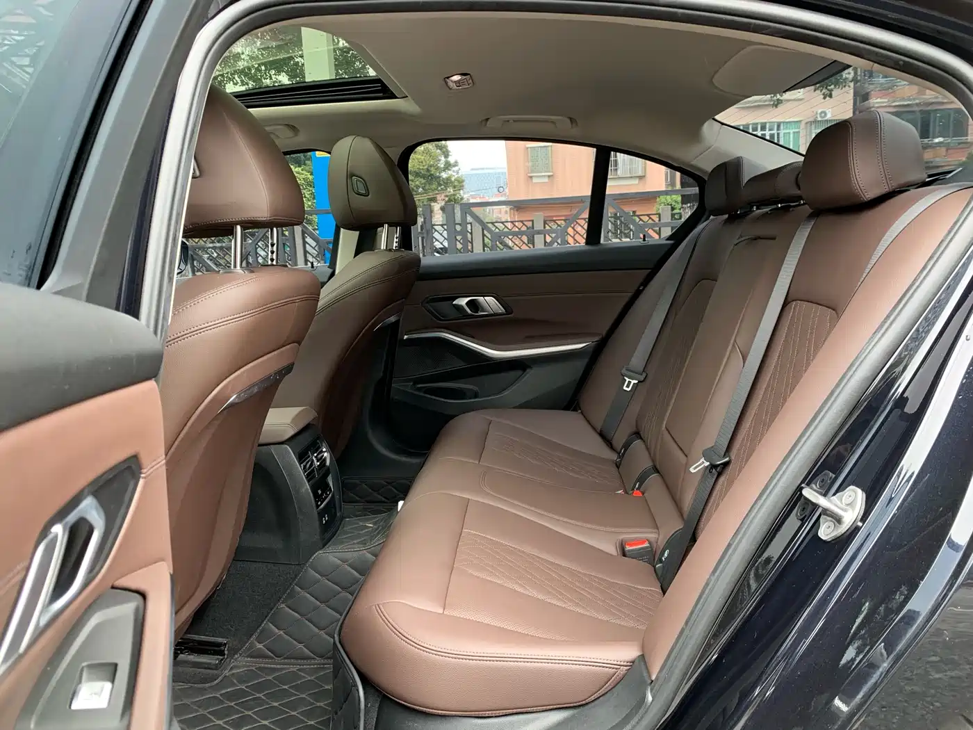 BMW 3 Series 2024 325i M Sport Package фото 14