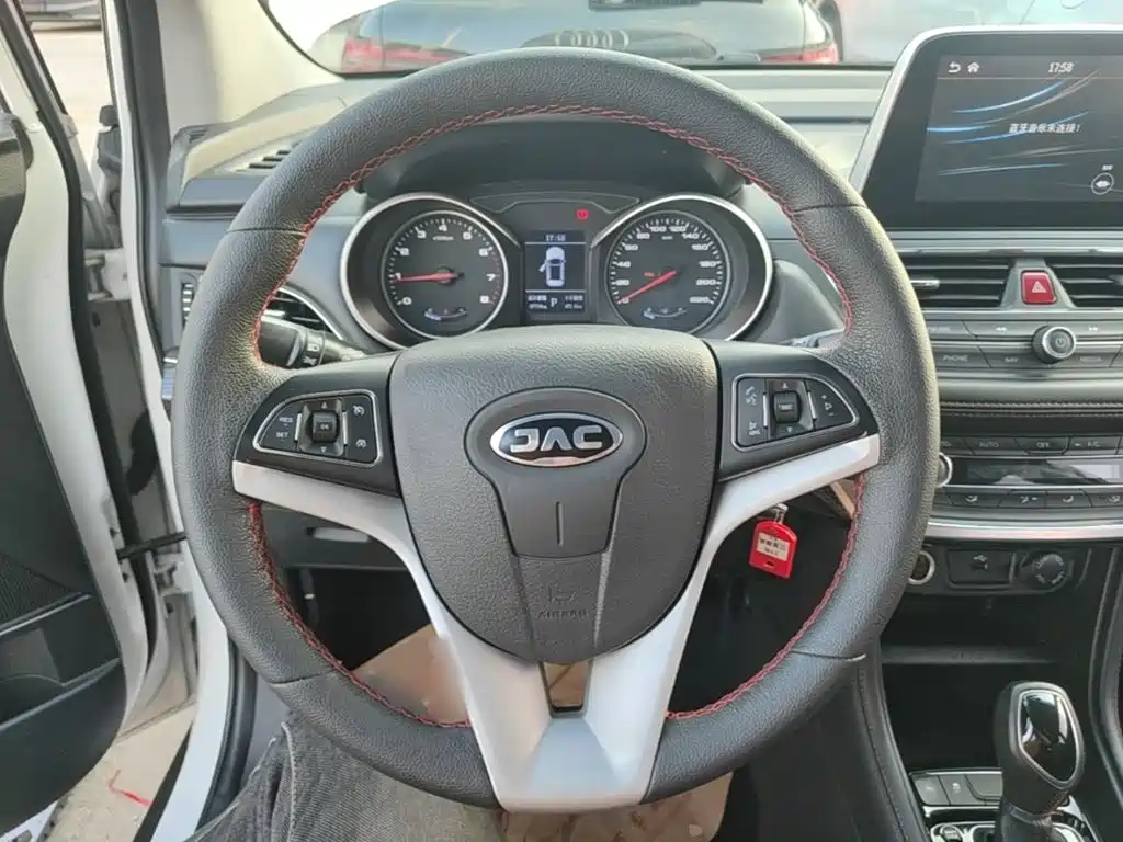 JAC Motors Refine S3 2017 2017 1.6L CVT Luxury Smart