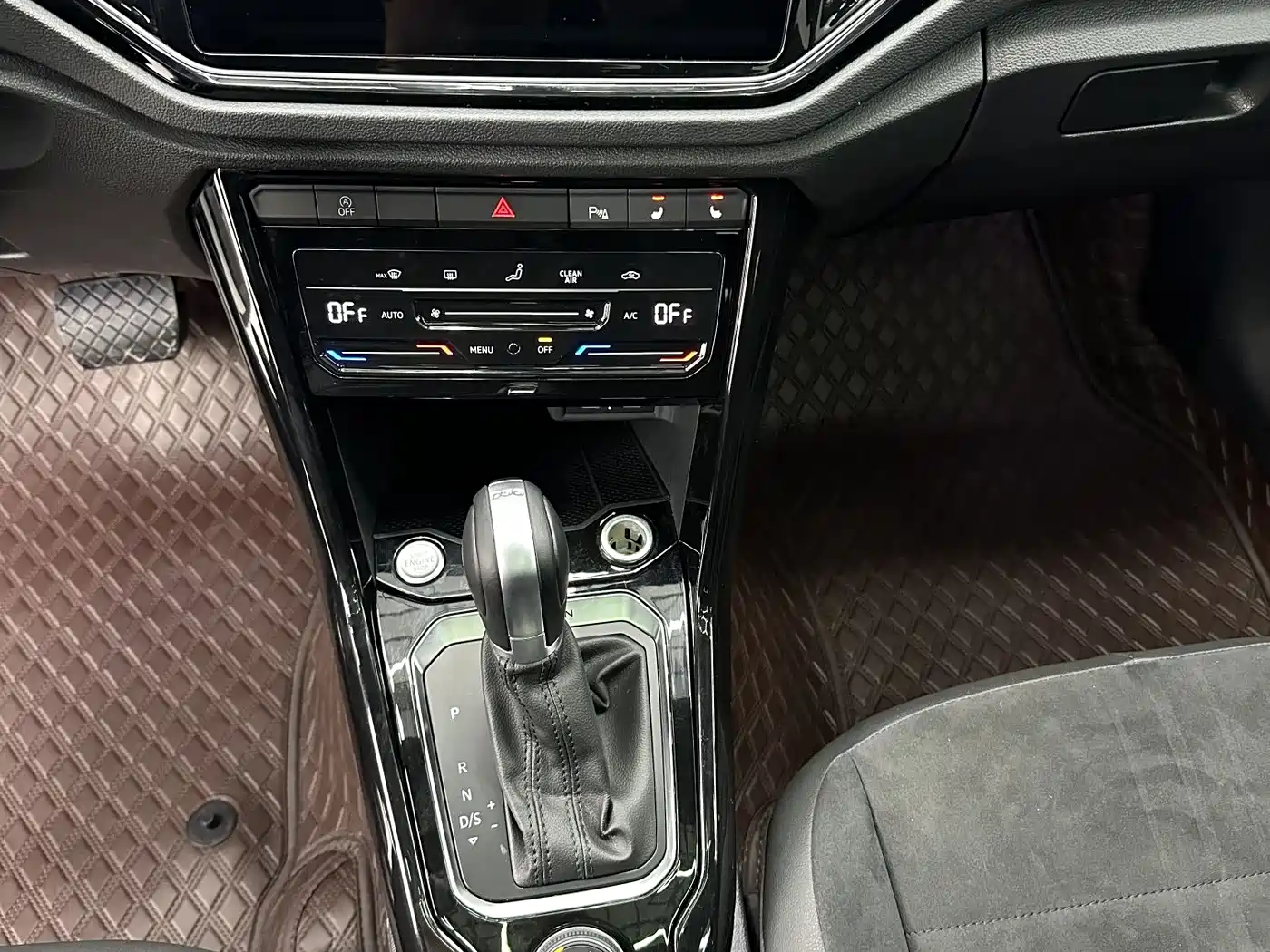 Volkswagen T-ROC 2021 Facelift 280TSI DSG 4WD Luxury Smart Connect Edition фото 14