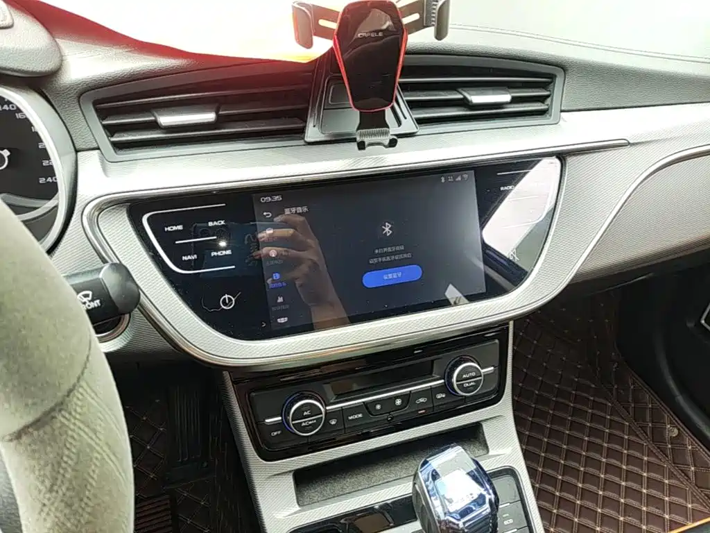 Фото 13 - Geely Emgrand GL