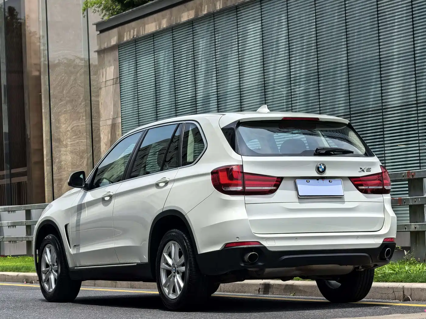 BMW X5 (Import) 2018 xDrive35i Elegant Model фото 4
