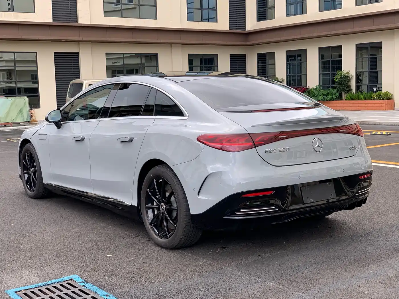 Mercedes-Benz EQE 2022 350 Pioneer Edition фото 6
