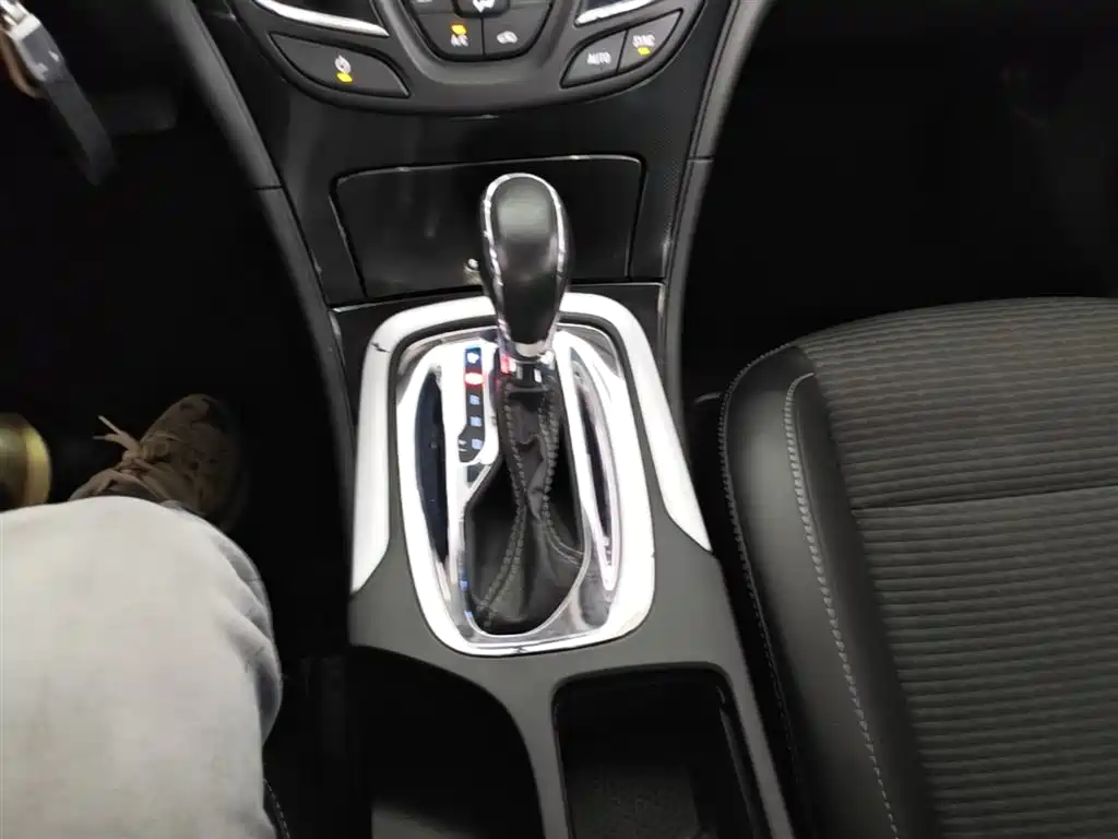 Buick Regal 2015 1.6T Leading Tech Edition фото 14
