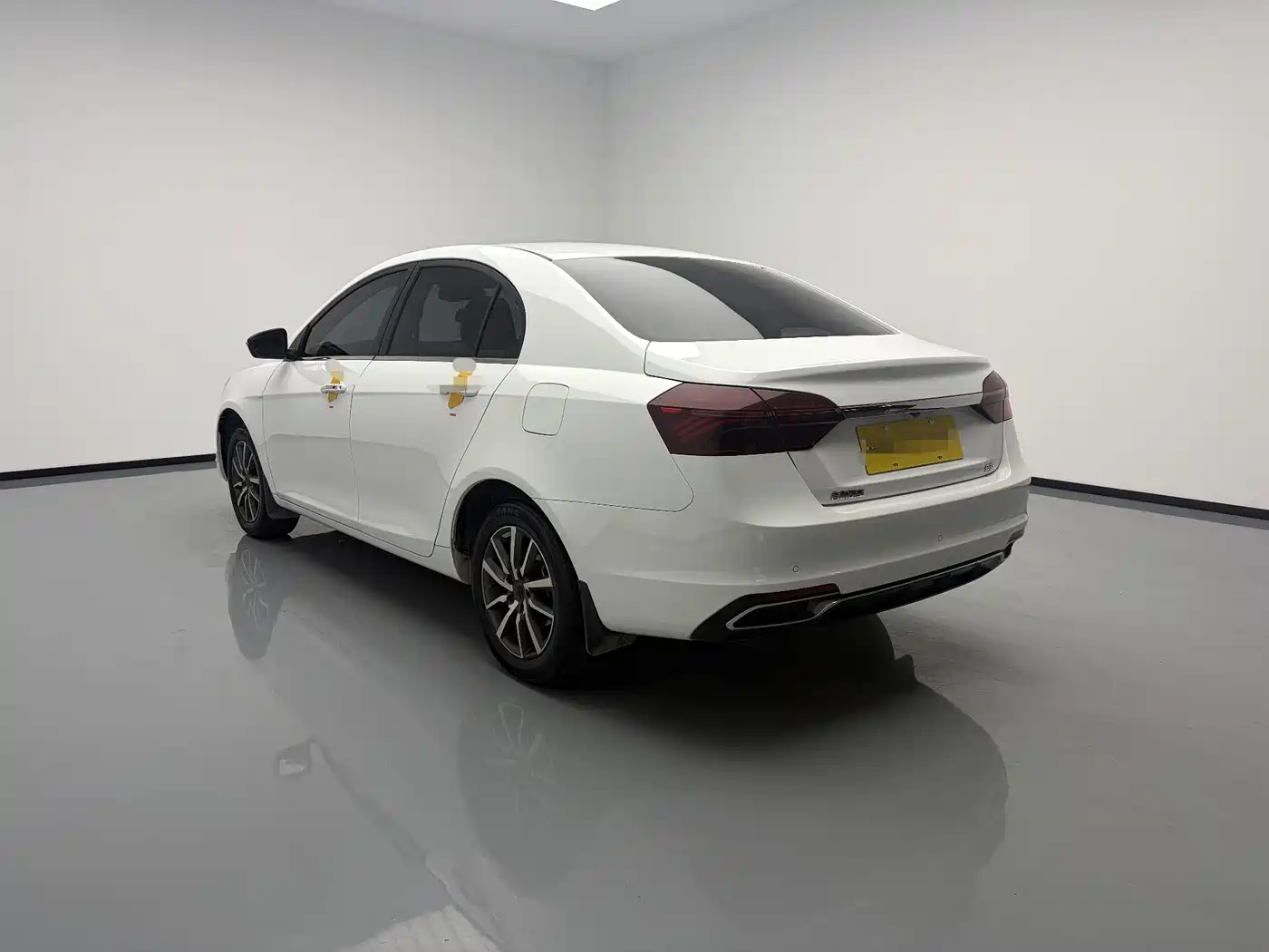 Фото 6 - Geely Emgrand