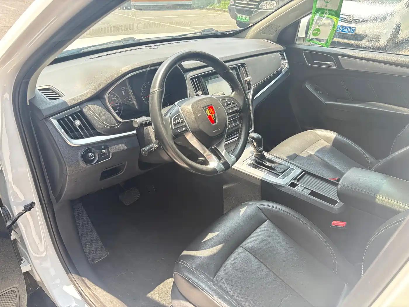 Фото 8 - Roewe RX5