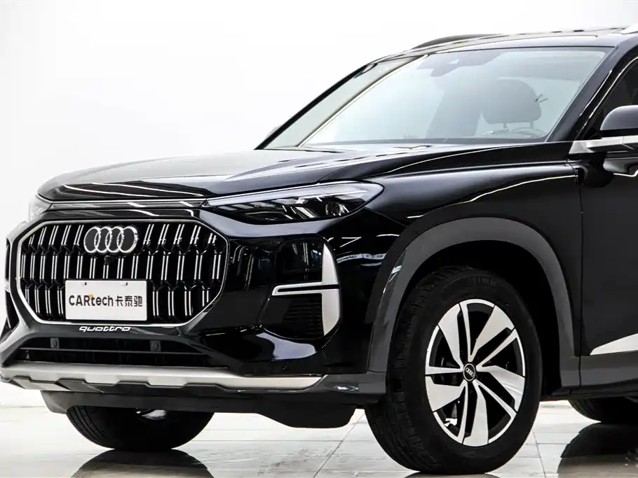 AUDI Q6