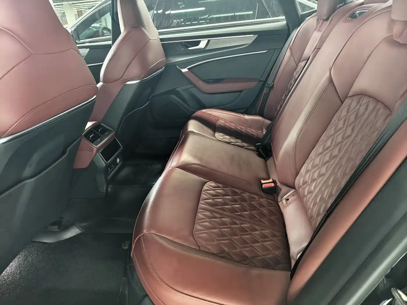 Фото 8 - Audi A7L