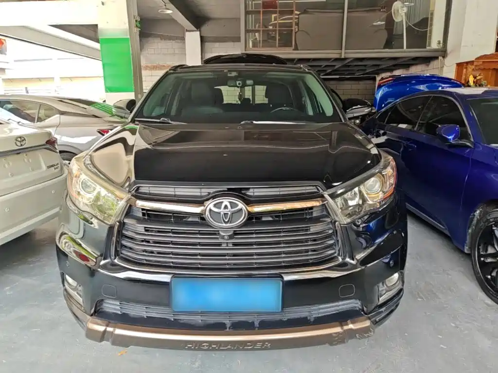 Photo 3 - Toyota Highlander