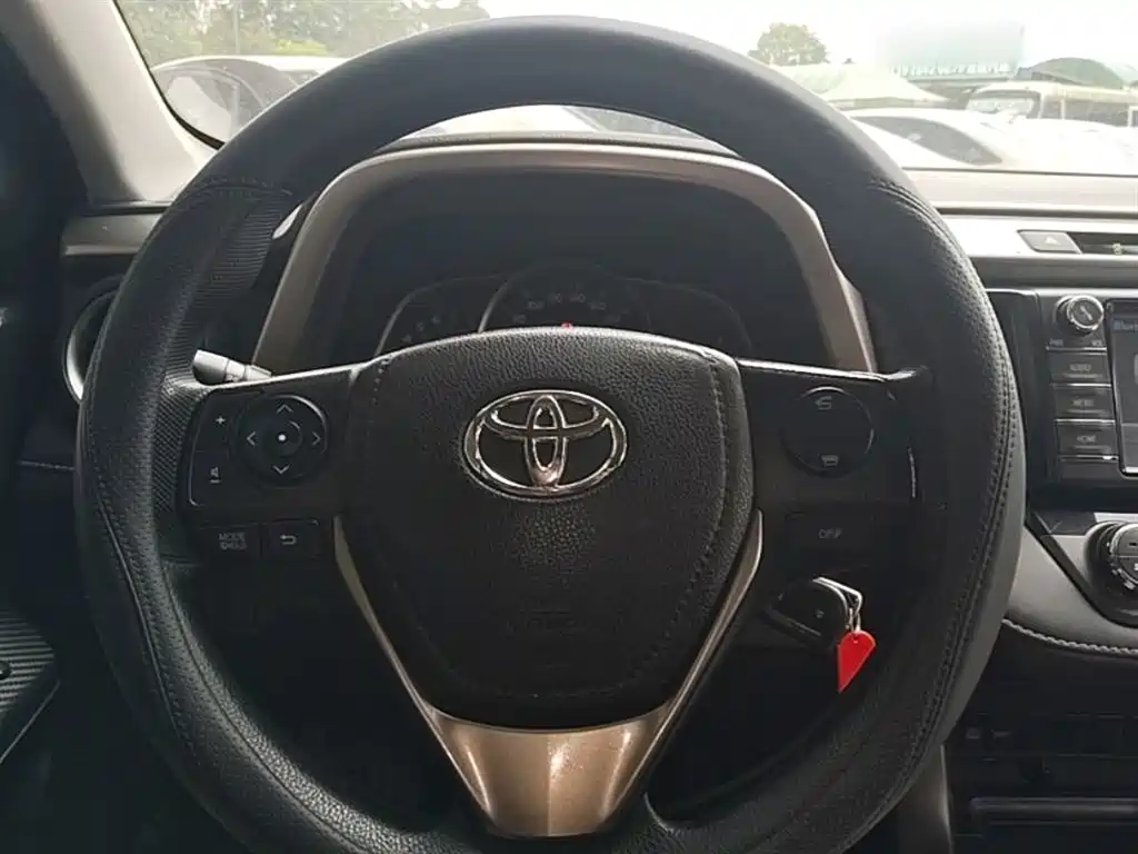 Toyota RAV4 Rongfang 2015 2.0L CVT 2WD Trend Edition фото 11