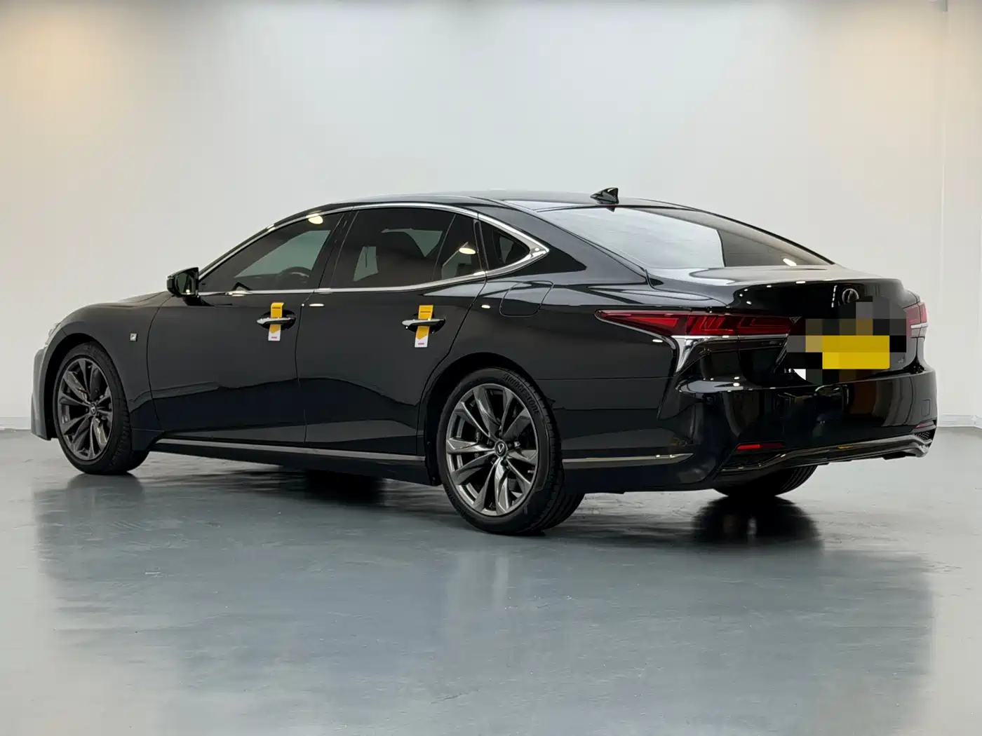 Lexus LS 2018 500h F SPORT China V фото 6