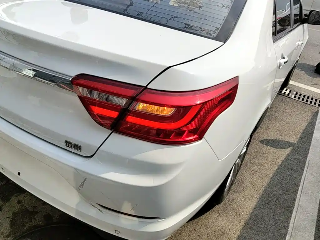Фото 8 - Geely Vision