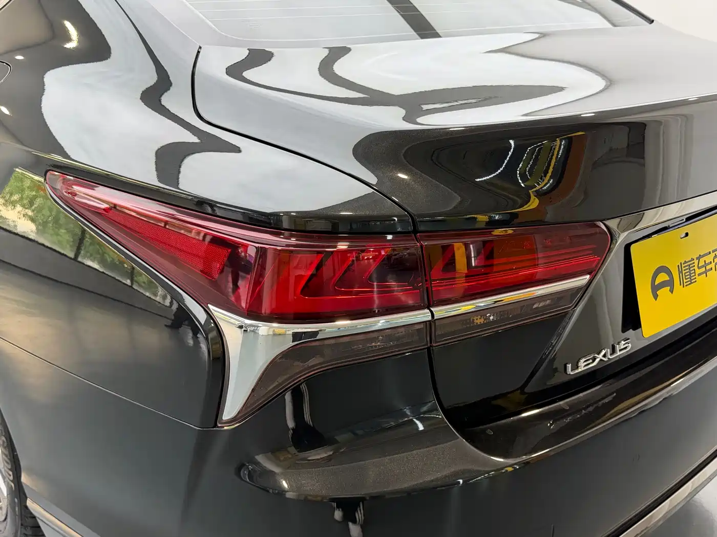 Lexus LS 2018 500h F SPORT China V фото 16