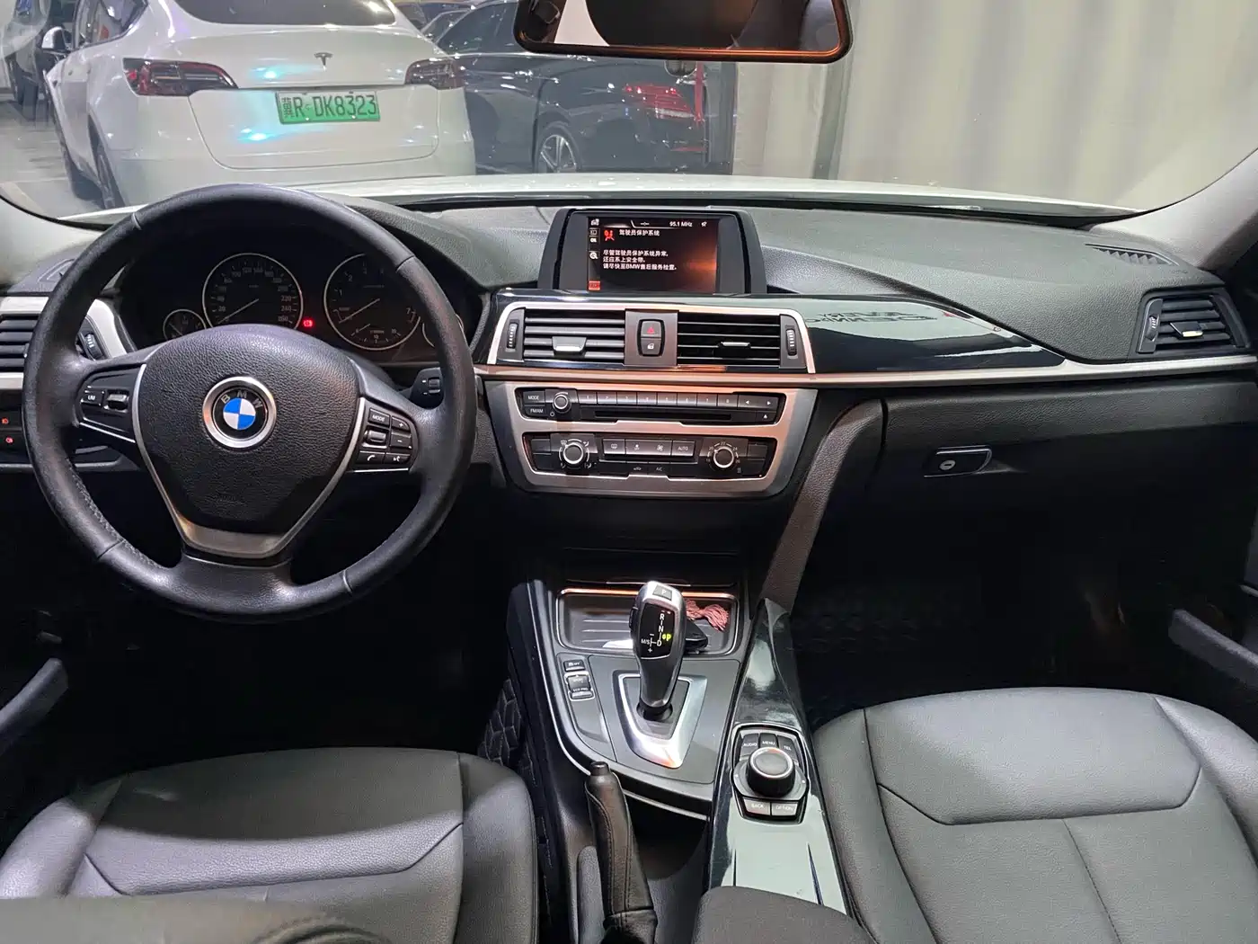 BMW 3 Series 2015 316i Progressive фото 14