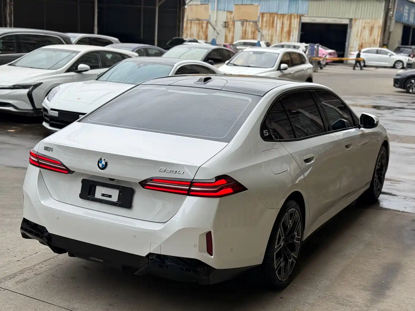 BMW 5 Series 2025 530Li Premium M Sport Package фото 6