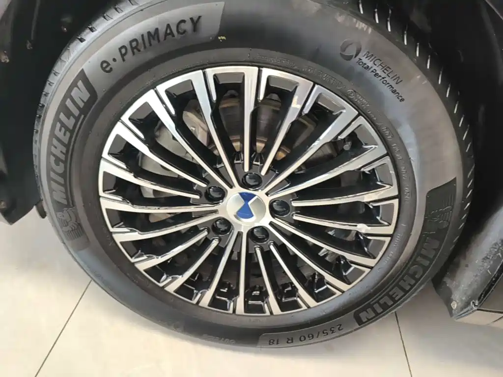 Denza D9 2023 2022 DM-i 970 AWD Flagship