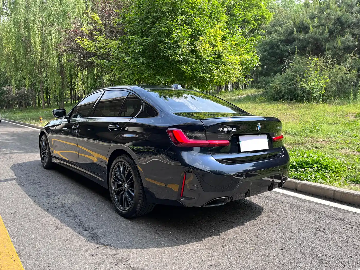 BMW 3 Series 2023 325Li M Sport Black Night Package фото 12