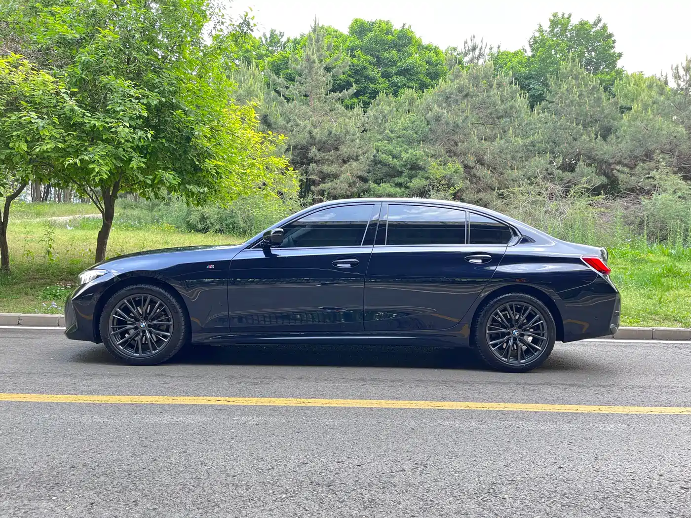 BMW 3 Series 2023 325Li M Sport Black Night Package фото 3
