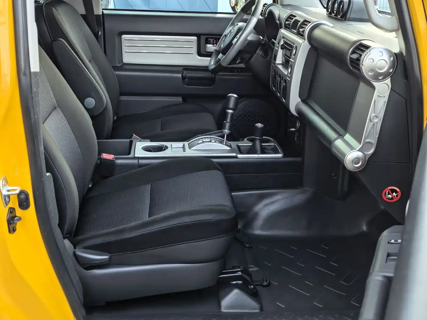 Toyota FJ Cruiser 2013 4.0L фото 9